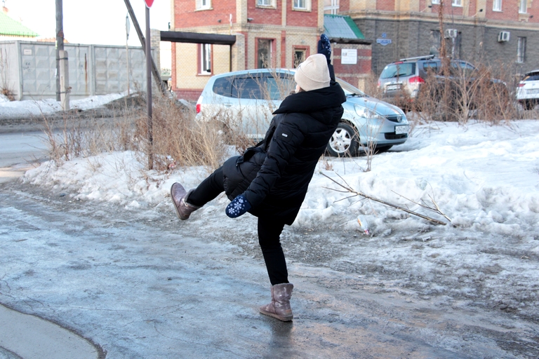 Омская мэрия создала пост для жалоб на скользкие тротуары #Омск #Общество #Сегодня