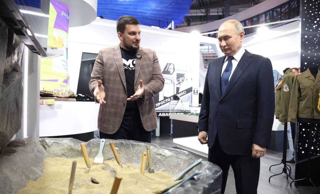 Путин посетил стенд Омской области на выставке «Россия» #Новости #Общество #Омск