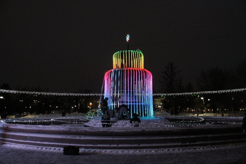 В Омске продолжают украшать фонтаны к Новому году #Новости #Общество #Омск