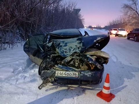 На выезде из Омска легковушка влетела в автобус с пассажирами #Омск #Общество #Сегодня