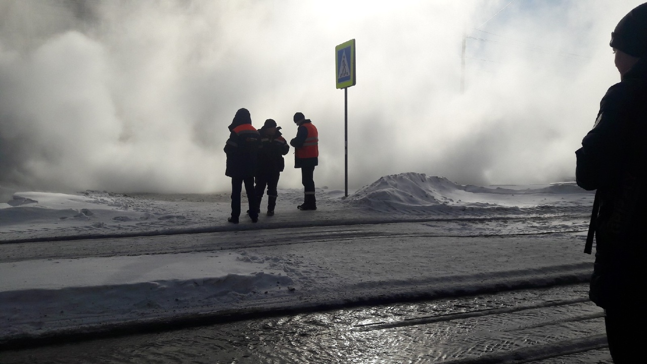 Омский двор уже неделю топит кипятком #Омск #Общество #Сегодня