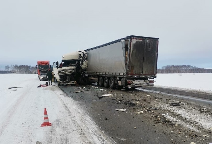 На омской «трассе смерти» столкнулись два грузовика #Омск #Общество #Сегодня